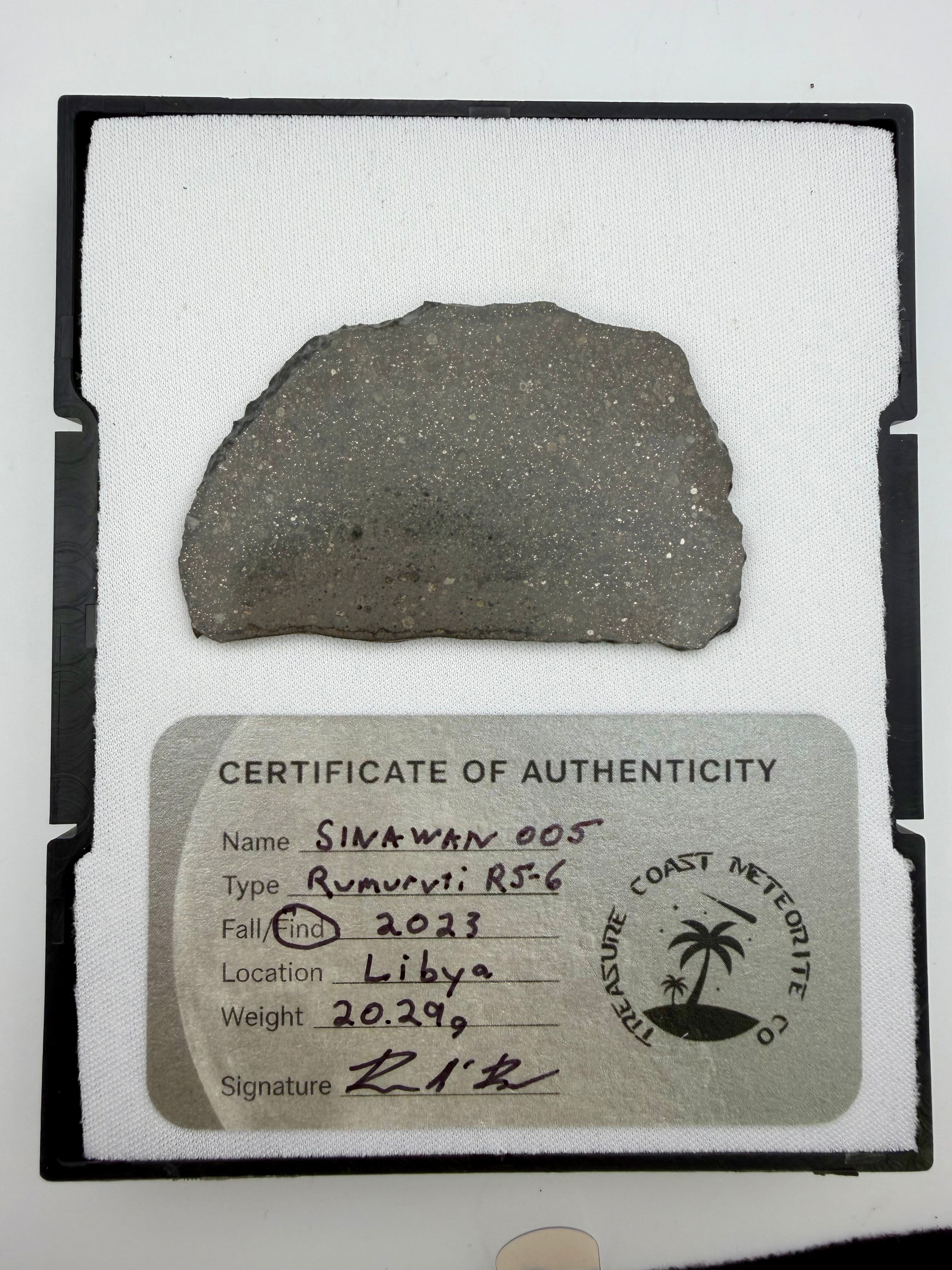 Sinawan 005 – Rumuruti (R5-6) Meteorite R-Chondrite with Dual Lithologies, 1 of 3 known, 20.29g