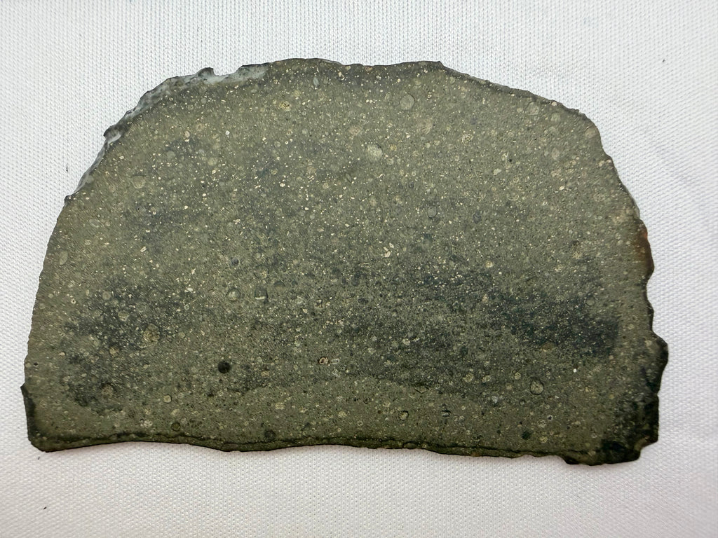 Sinawan 005 Rumuruti meteorite 17.32g -- oxidized olivine chondrules and matrix recrystallization across dual thermal zones
