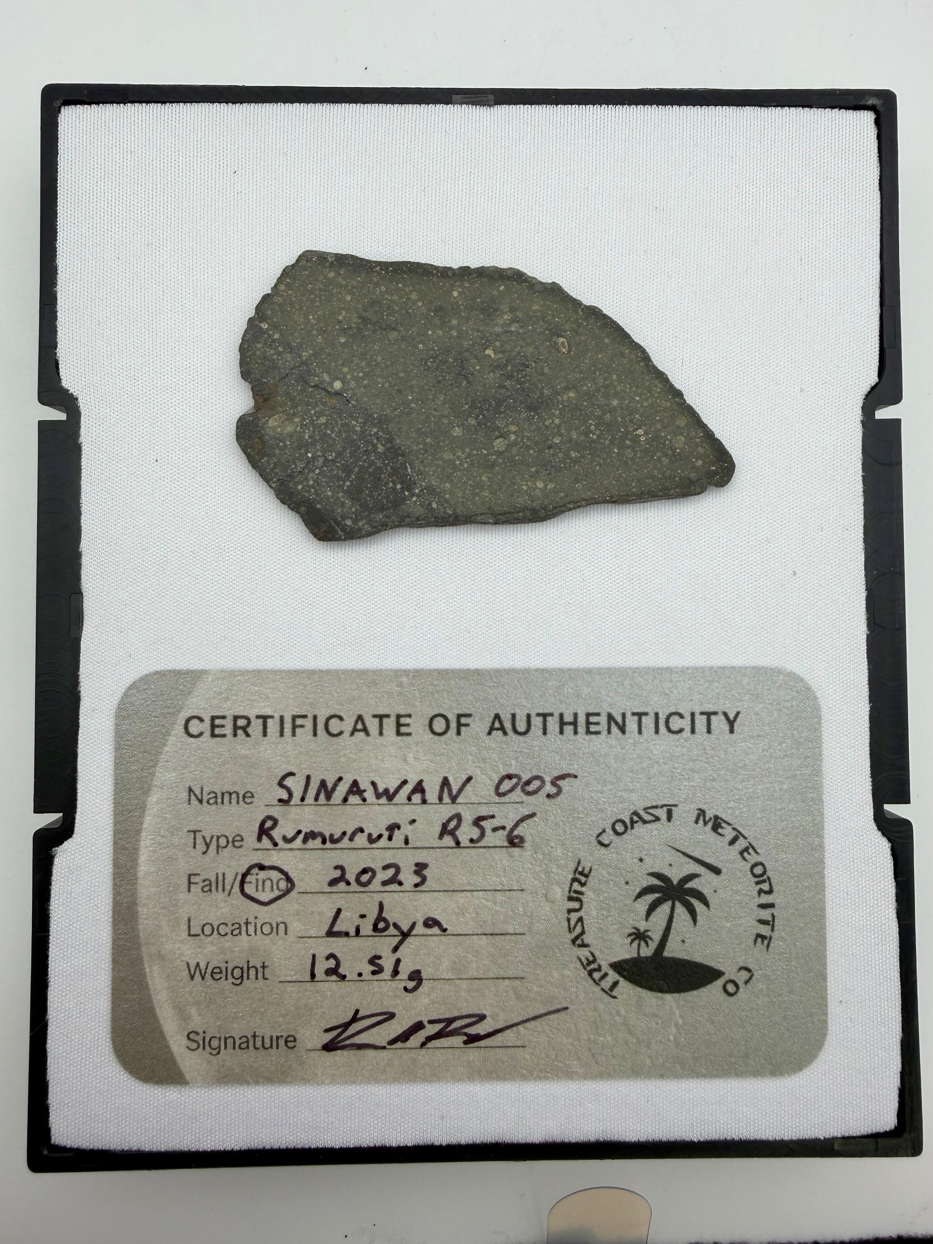 Sinawan 005 – Rumuruti (R5-6) Meteorite R-Chondrite with Dual Lithologies, 1 of 3 known, 12.51g