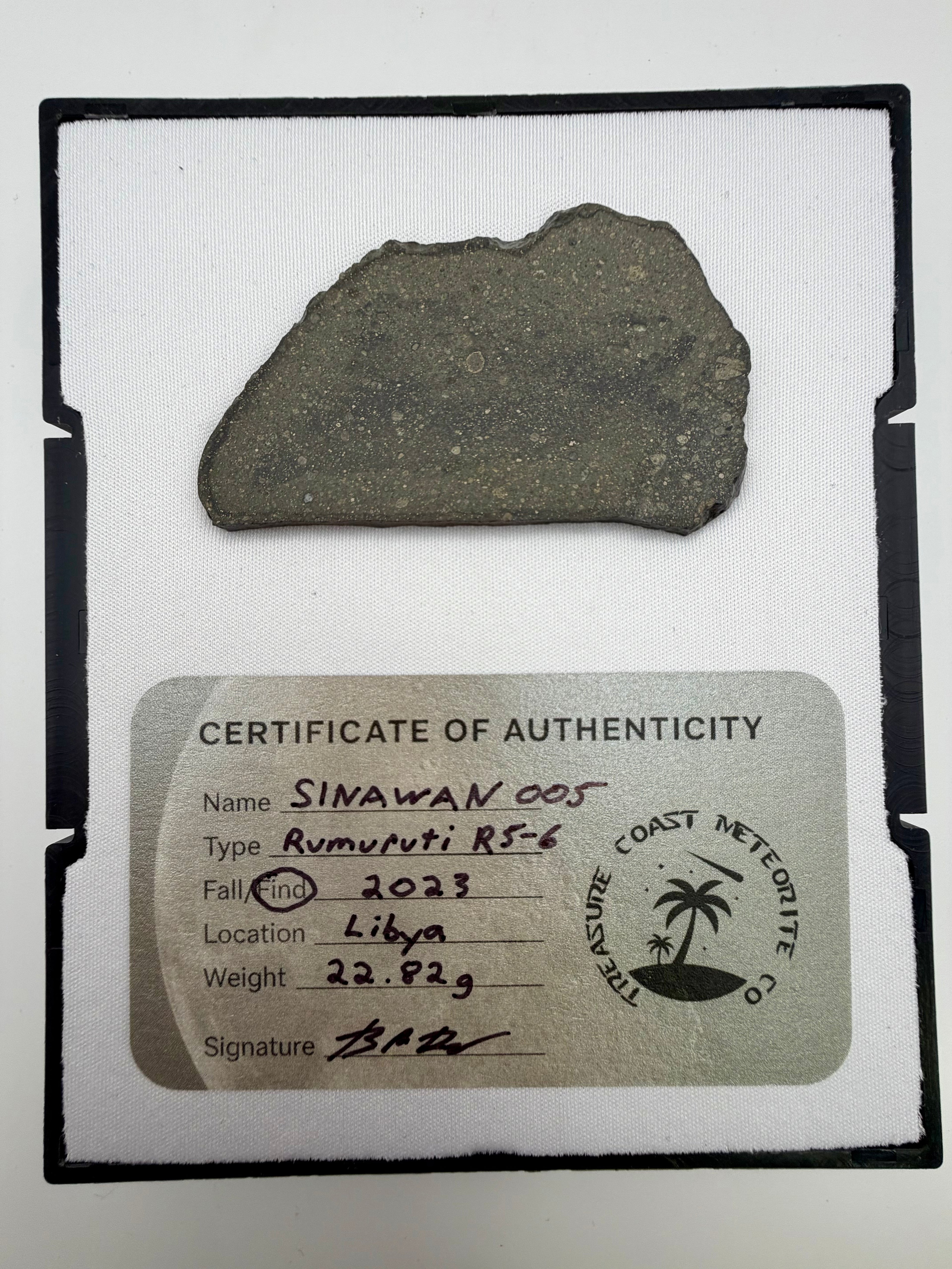 Sinawan 005 – Rumuruti (R5-6) Meteorite R-Chondrite with Dual Lithologies, 1 of 3 known, 22.82g