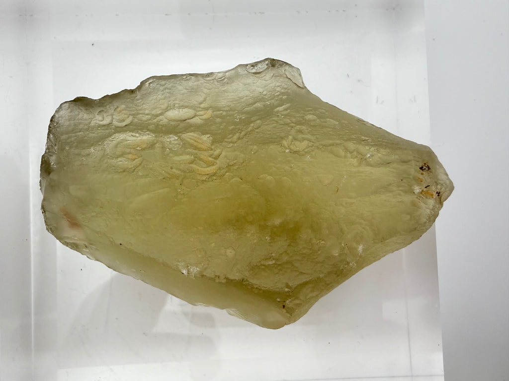 Libyan Desert Glass impactite 93.19g -- internal structure with flow banding and small inclusions under transmitted light