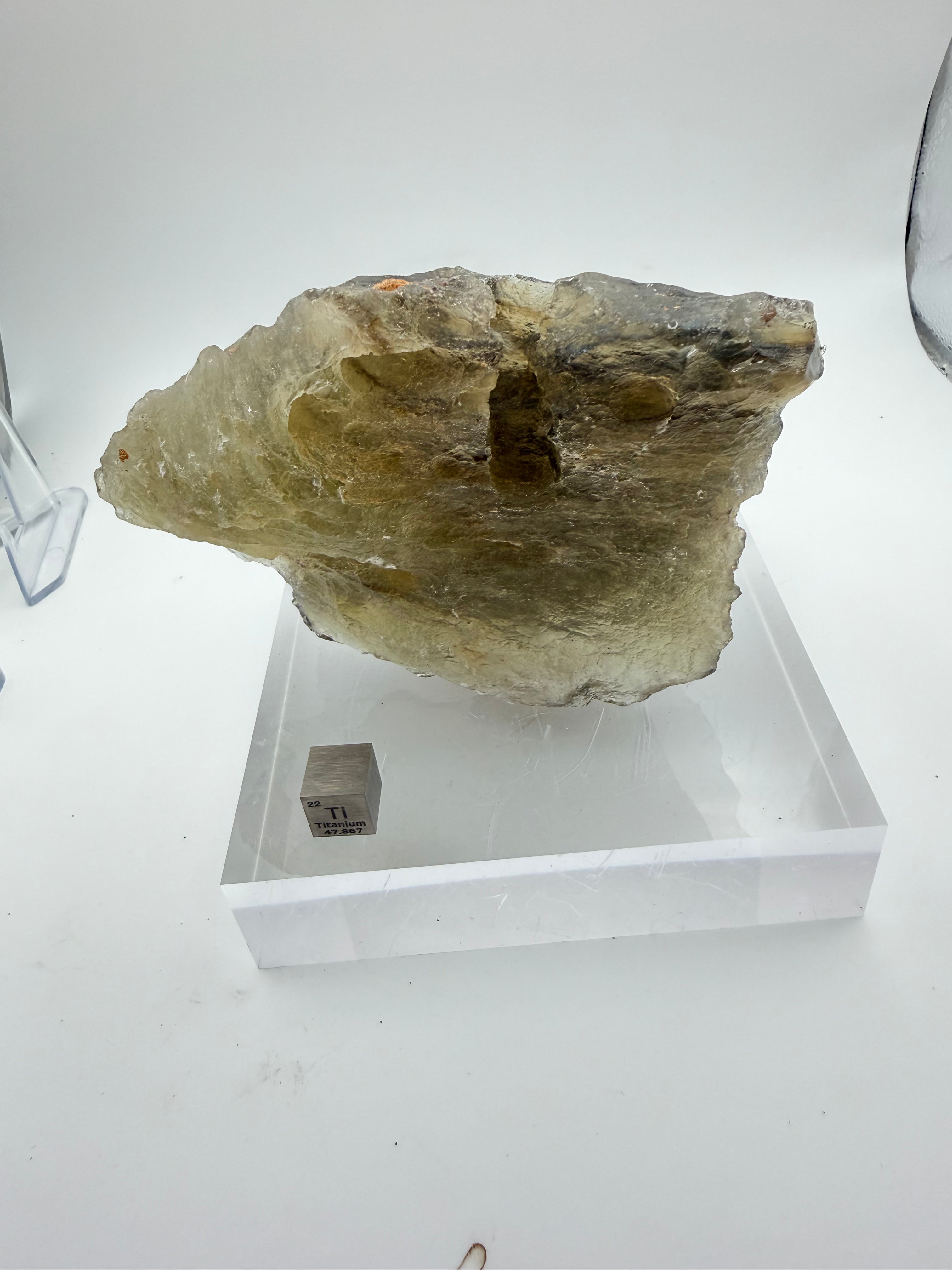 Libyan Desert Glass 353.18g -- edge detail showing transparency gradient and trace iron coloration