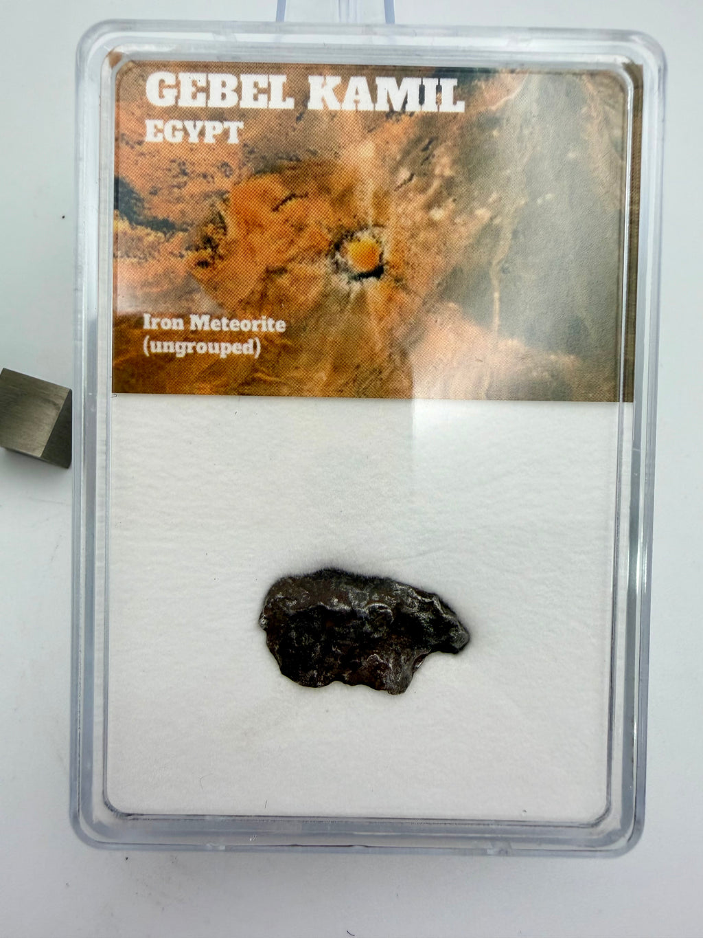 Gebel Kamil iron meteorite 1.00g -- specimen reverse side showing natural fracture surfaces from hypervelocity impact