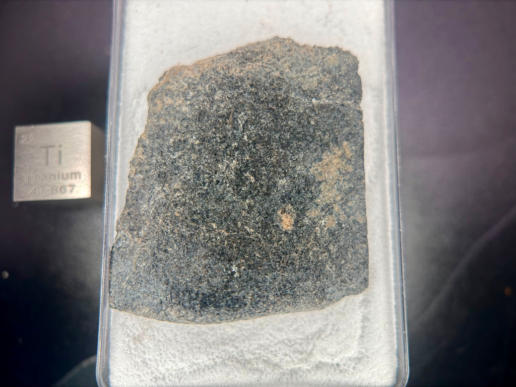 Ksar Ghilane 022 ungrouped achondrite 9.07g -- full end cut profile showing thickness and polish quality