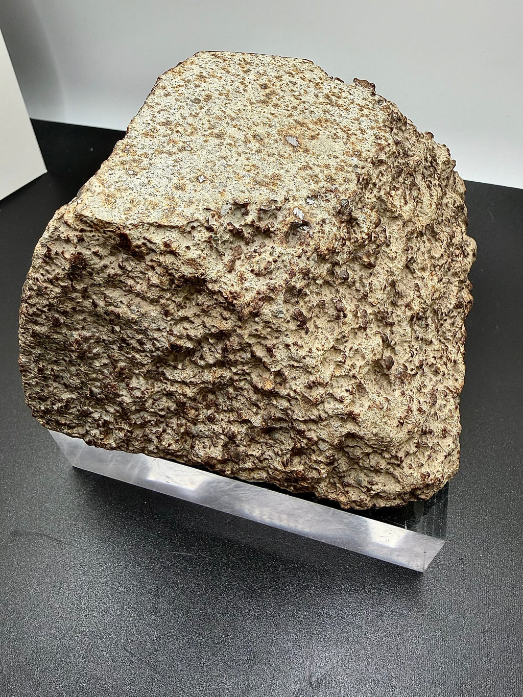 NWA 17296 L5 chondrite 1472.00g -- regmaglypt depth and smooth ablation sculpting