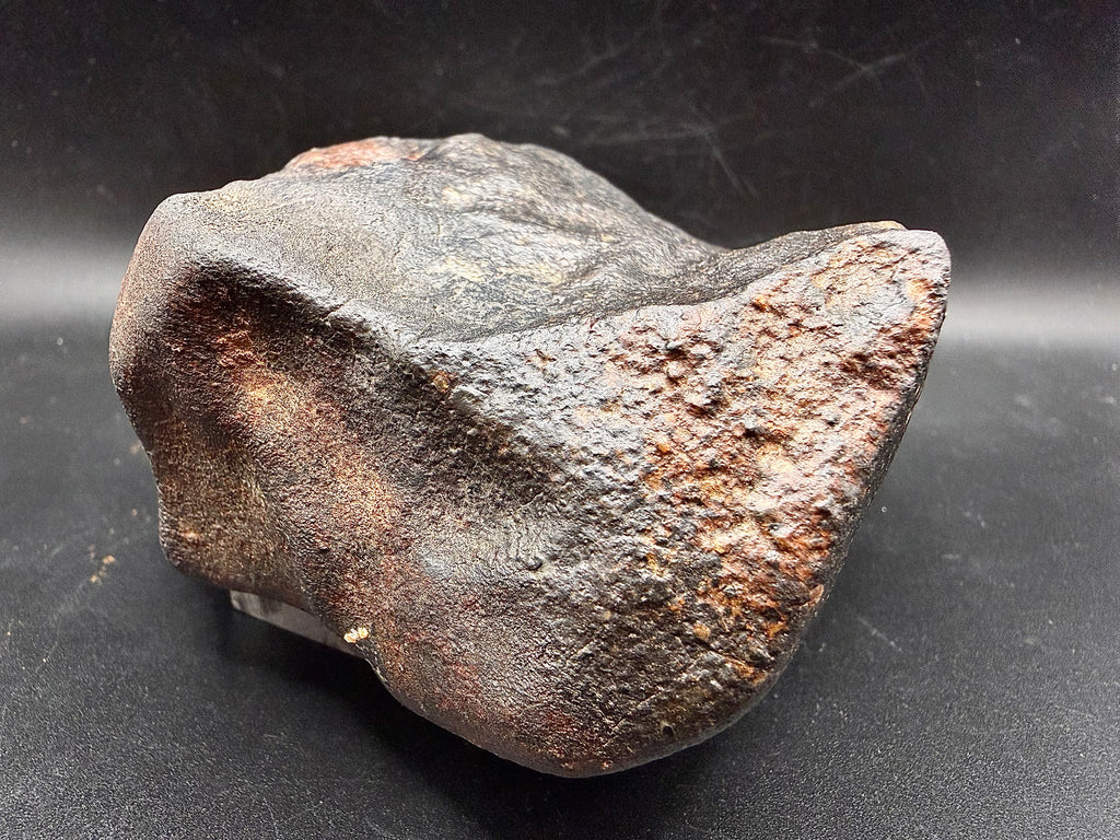 Atmospheric ablation texture on oriented NWA ordinary chondrite meteorite
