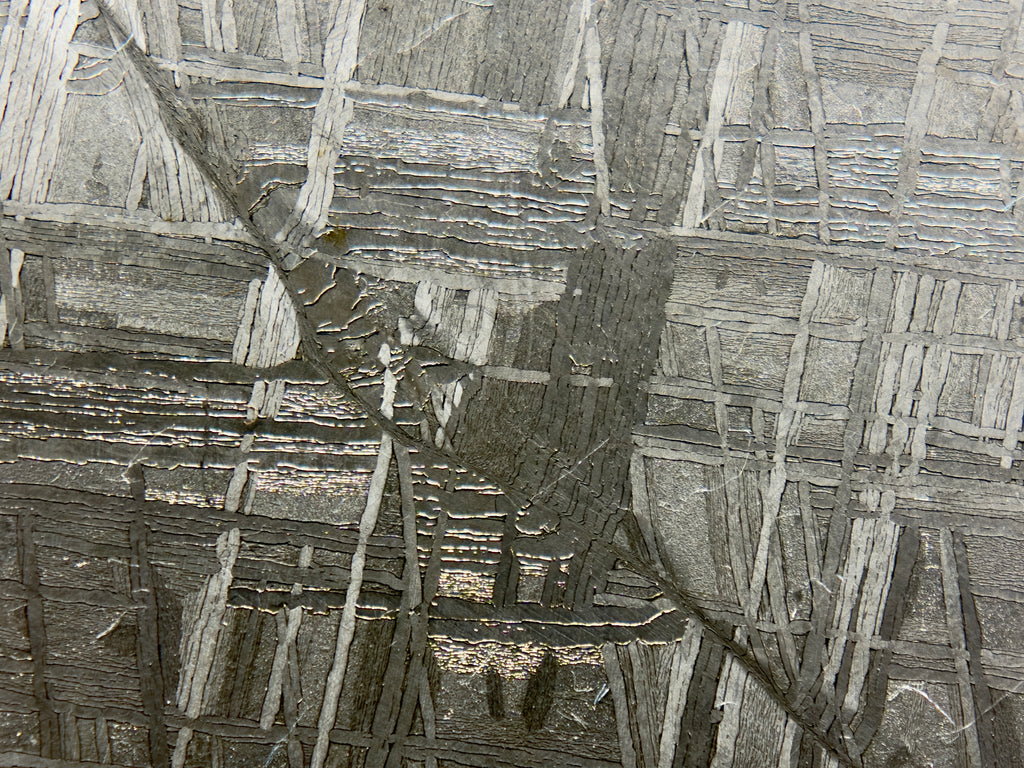 Muonionalusta iron meteorite 292.00g -- edge view showing slice thickness and continuous pattern throughout cross section