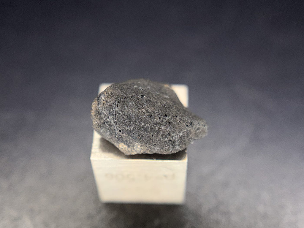 Ait Saoun EH3 meteorite, polarized photo of crust surface detail
