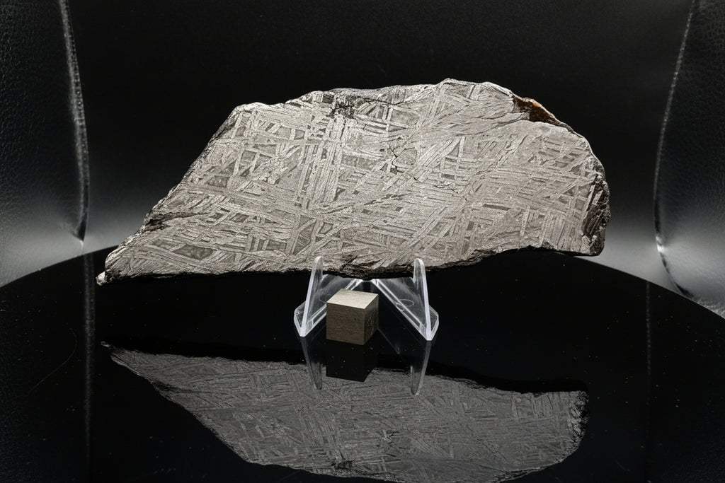 Reverse etched face of the 186.60g Aletai iron meteorite slice, Widmanstatten pattern with oxidation along one edge