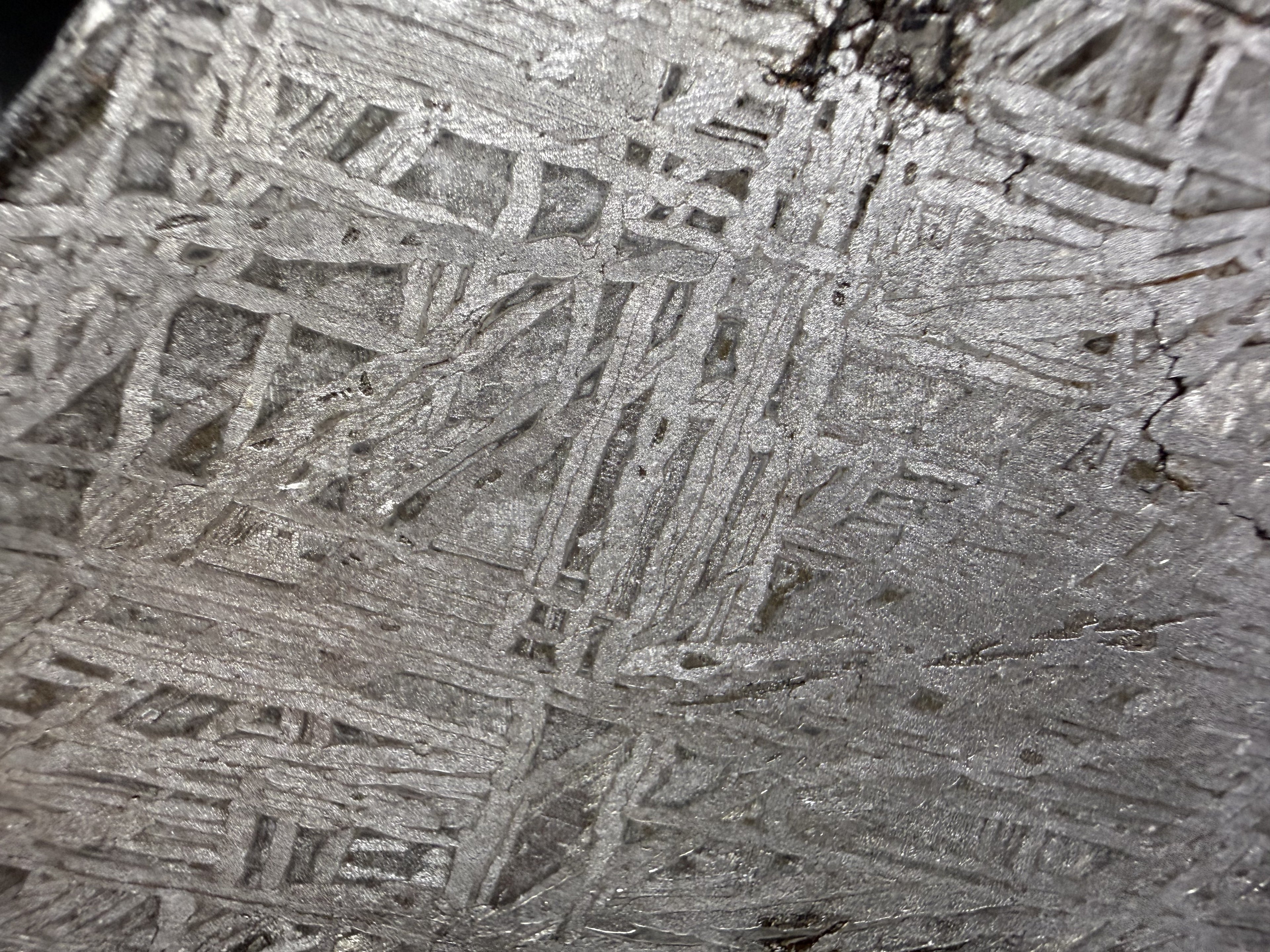 Close view of the interlocking Widmanstatten pattern in the 186.60g Aletai IIIE-an iron meteorite slice