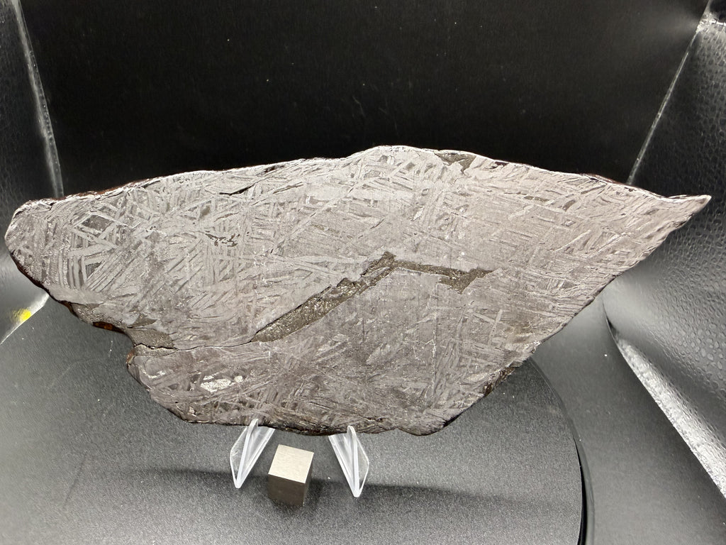 Reverse etched face of the 334.12g Aletai iron meteorite slice, Widmanstatten pattern with a dark inclusion band