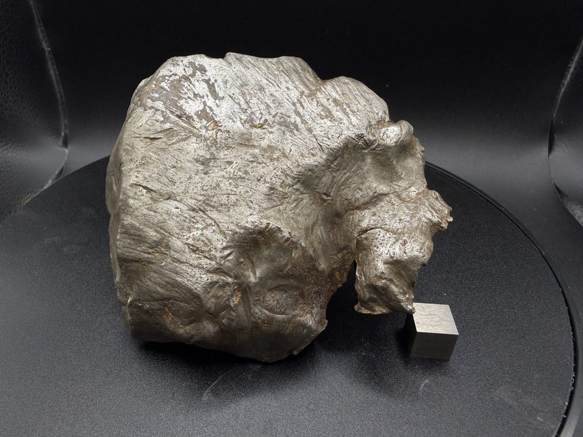Gebel Kamil iron meteorite shrapnel with scale cube