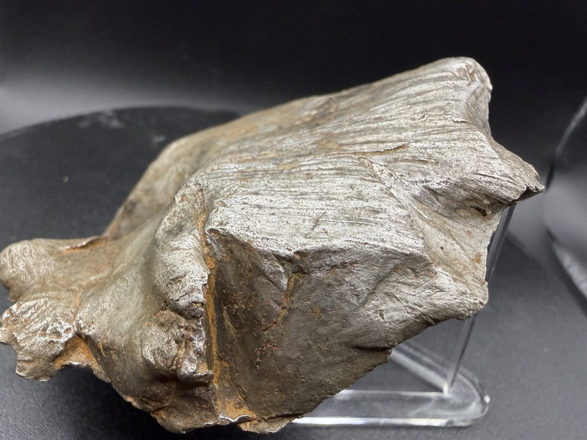 Angular torn edge on Gebel Kamil iron meteorite shrapnel
