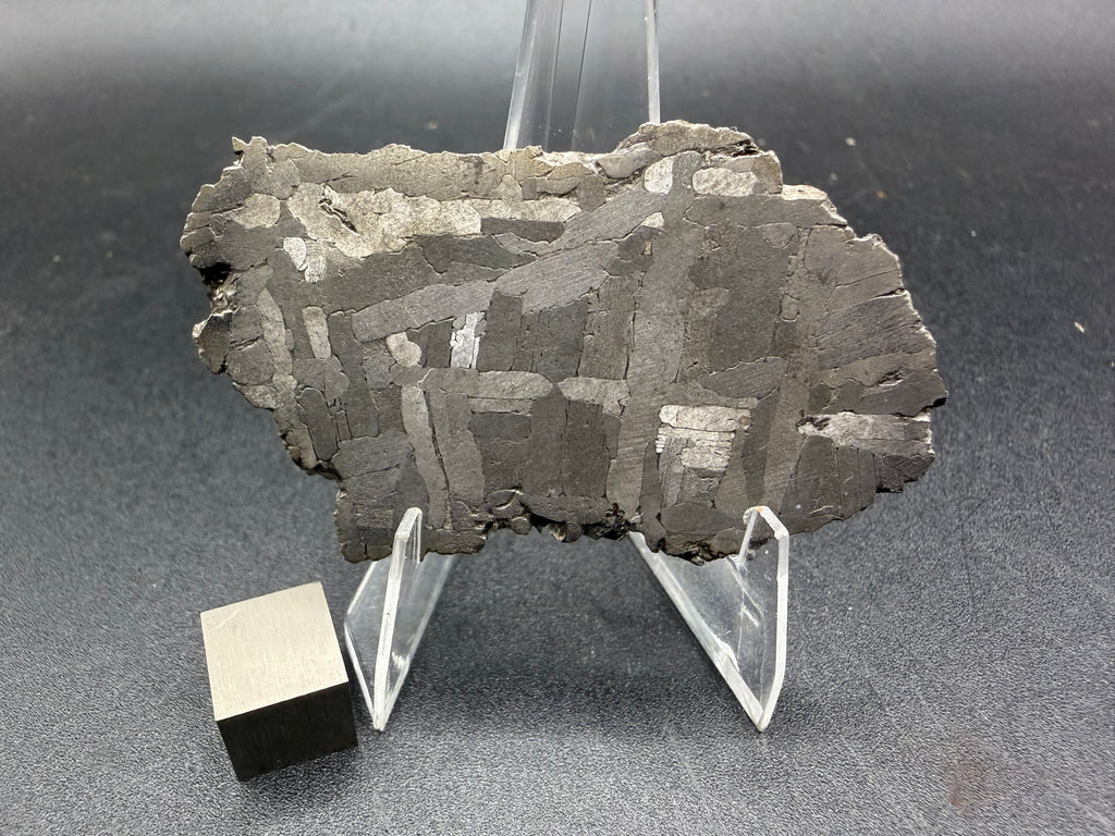 Kaalijarv iron meteorite, IAB-MG, 28.43 g slice standing upright, full etched face with gray kamacite plates crossing at angles and a few bright plates