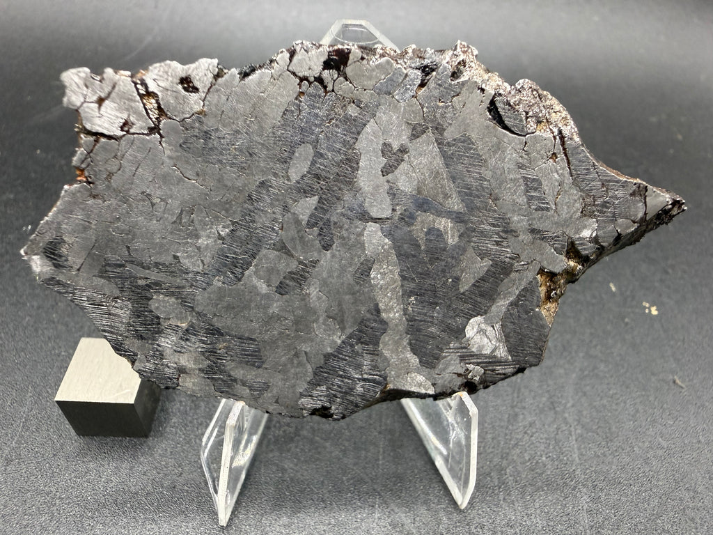 Kaalijarv iron meteorite, IAB-MG, 40.40 g slice standing upright, second etched face with lighter crystal zones and darker areas crossed by Neumann bands