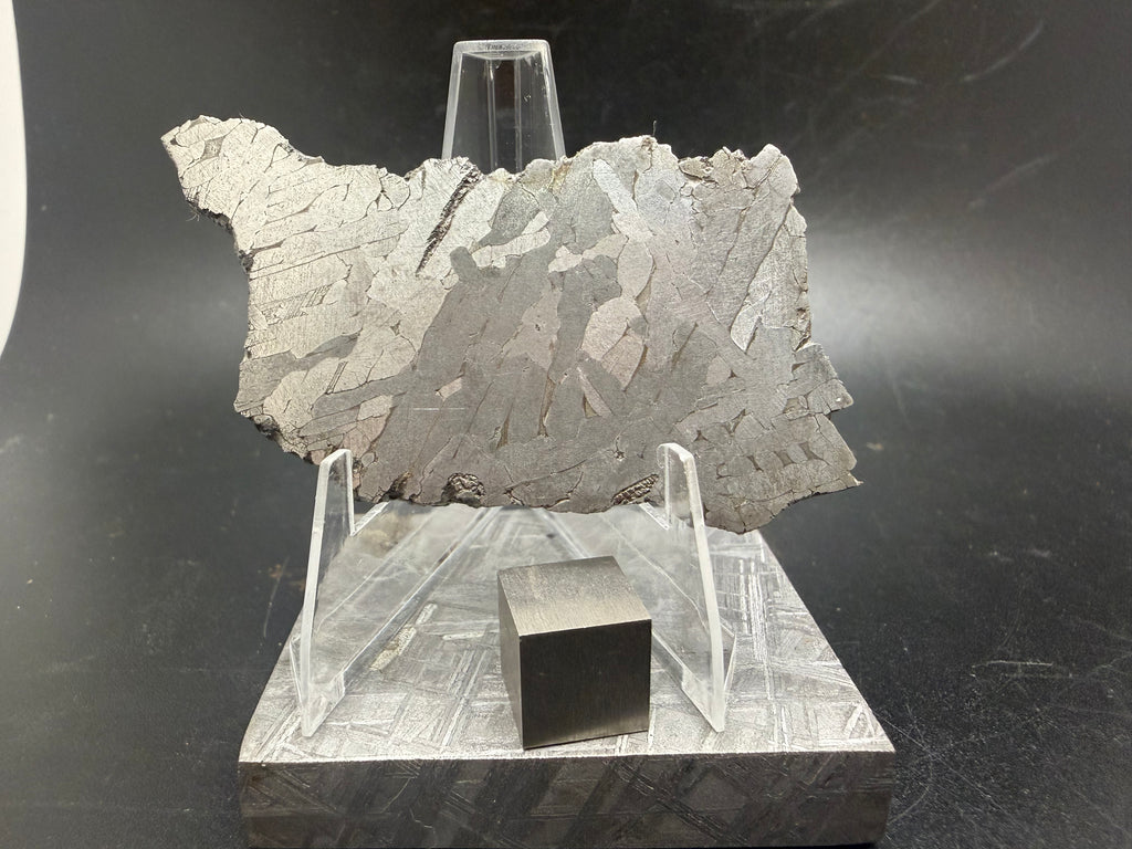 Kaalijärv IAB-MG iron meteorite slice 28.56g, etched face showing Widmanstätten pattern, front view