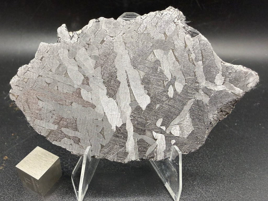Kaalijärv meteorite 38.39g -- taenite ribbons bordering kamacite lamellae in etched IAB-MG iron