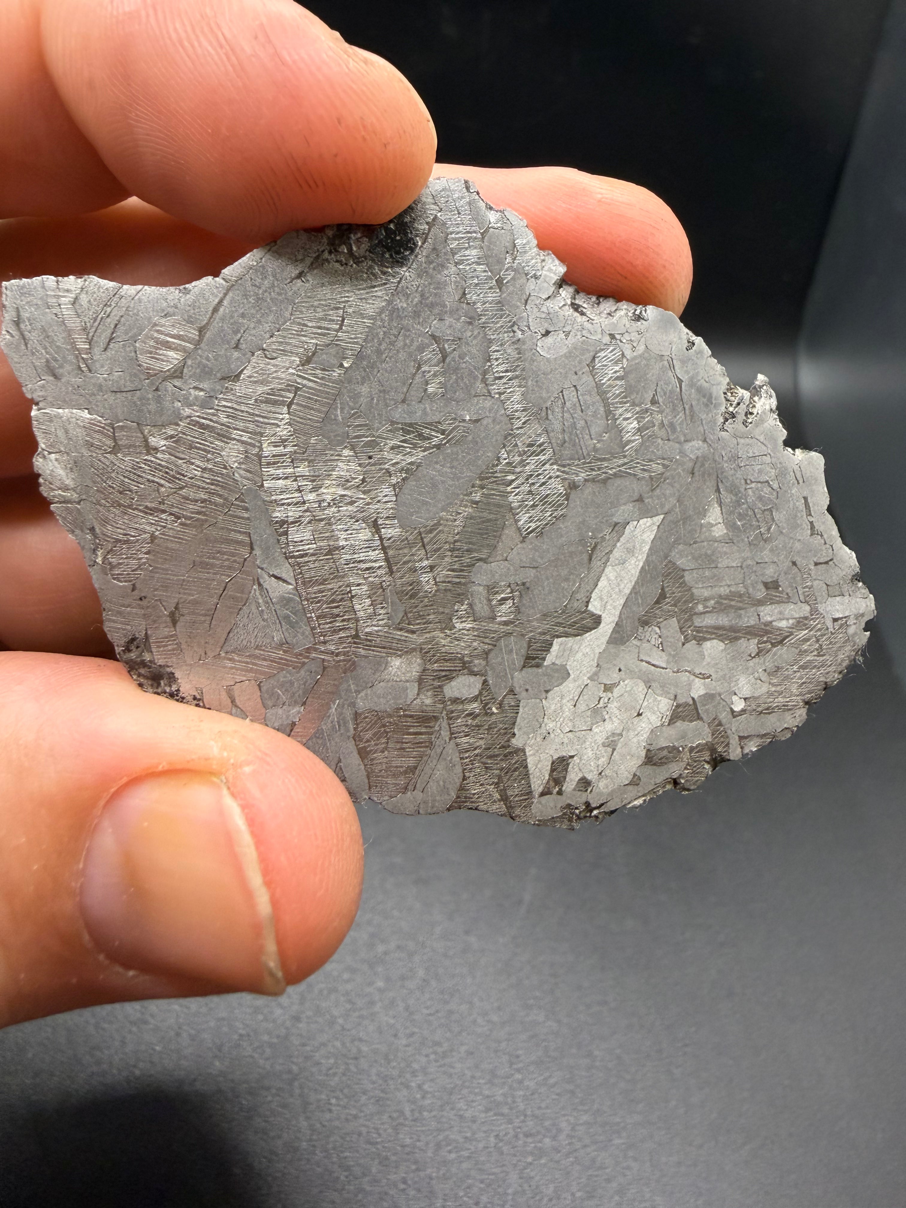Kaalijärv iron meteorite 38.39g -- full slice profile showing Widmanstätten pattern and shock deformation features