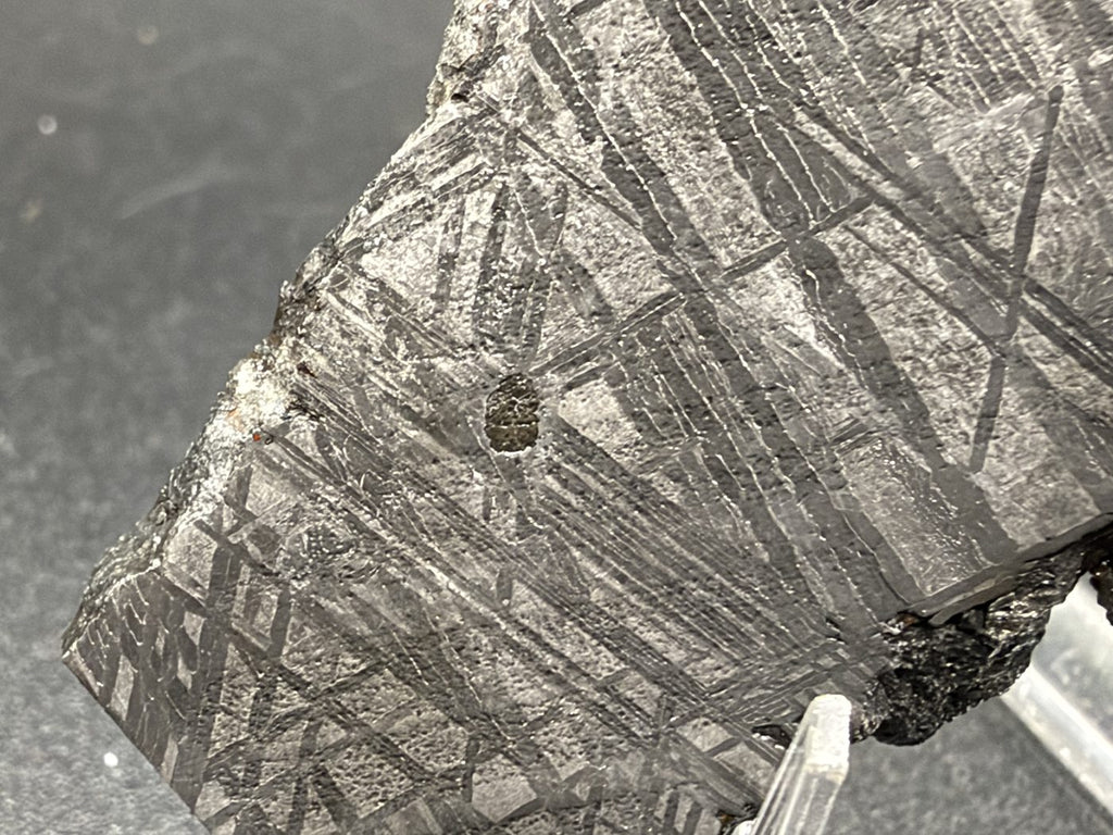 Etched, unpolished reverse face of the 33.46g Muonionalusta slice