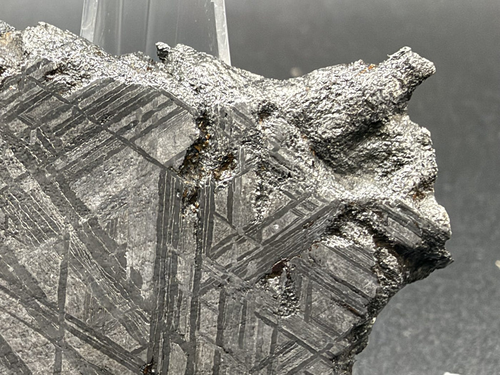 Etched reverse face meeting the exterior surface on the 33.46g Muonionalusta slice