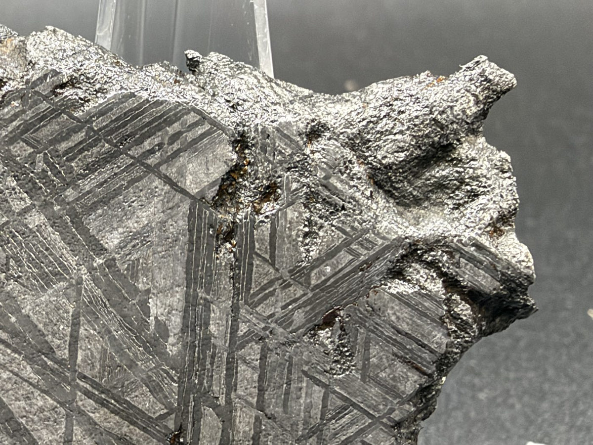 Etched reverse face meeting the exterior surface on the 33.46g Muonionalusta slice