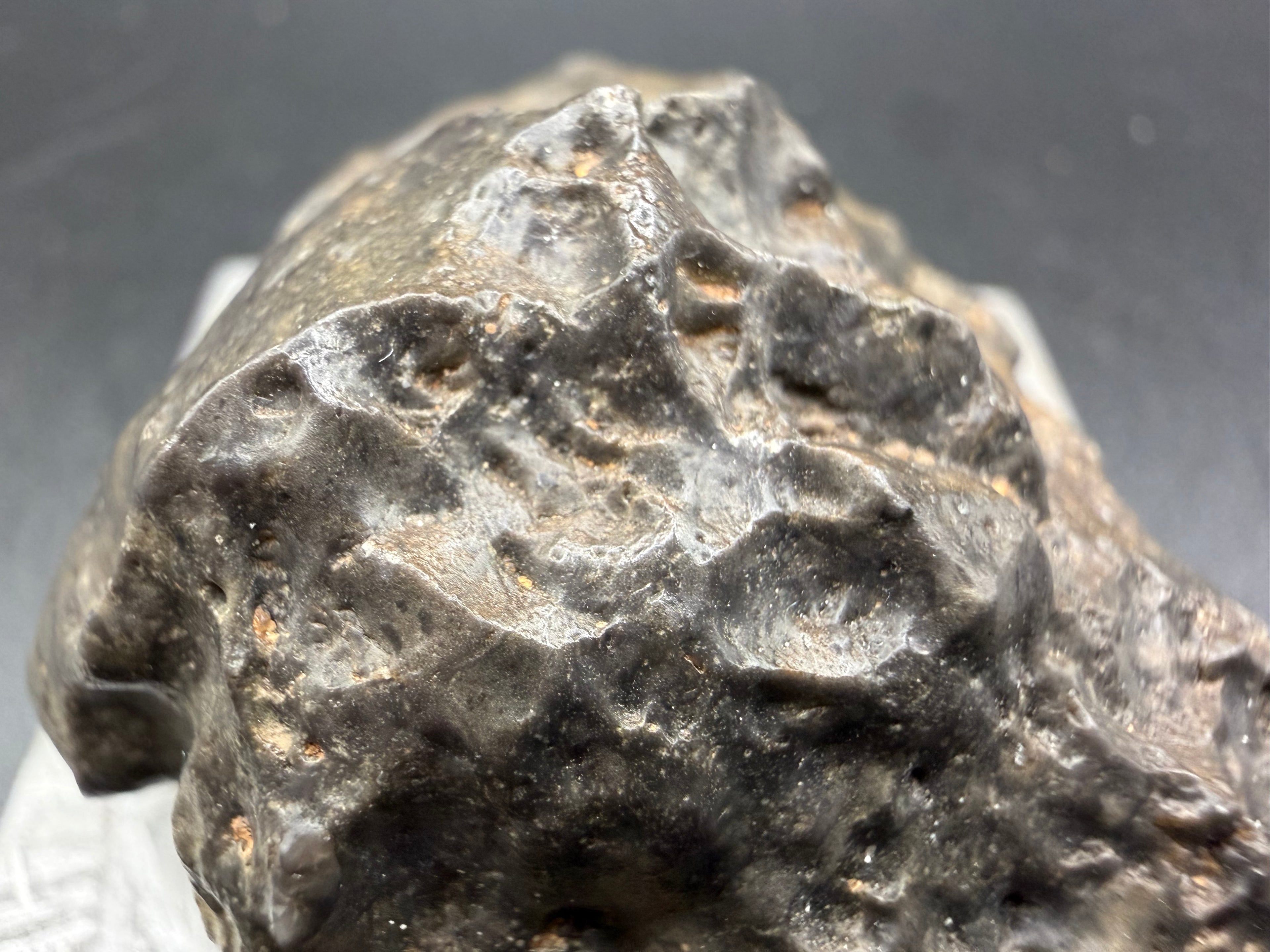 Melt textured surface of the NWA 17706 lunar individual