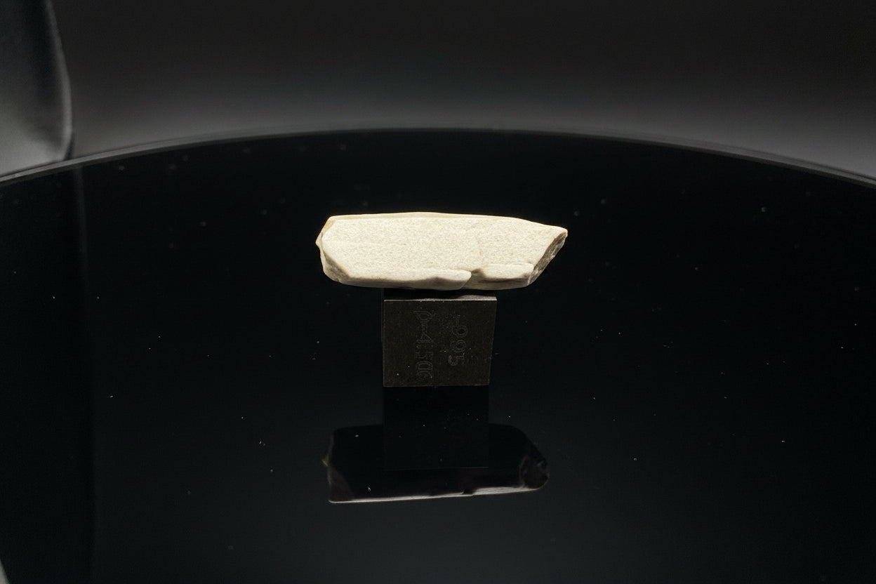 Sebkha el Melah 001 aubrite, 2.51g enstatite crystal in profile on a 1cm titanium scale cube