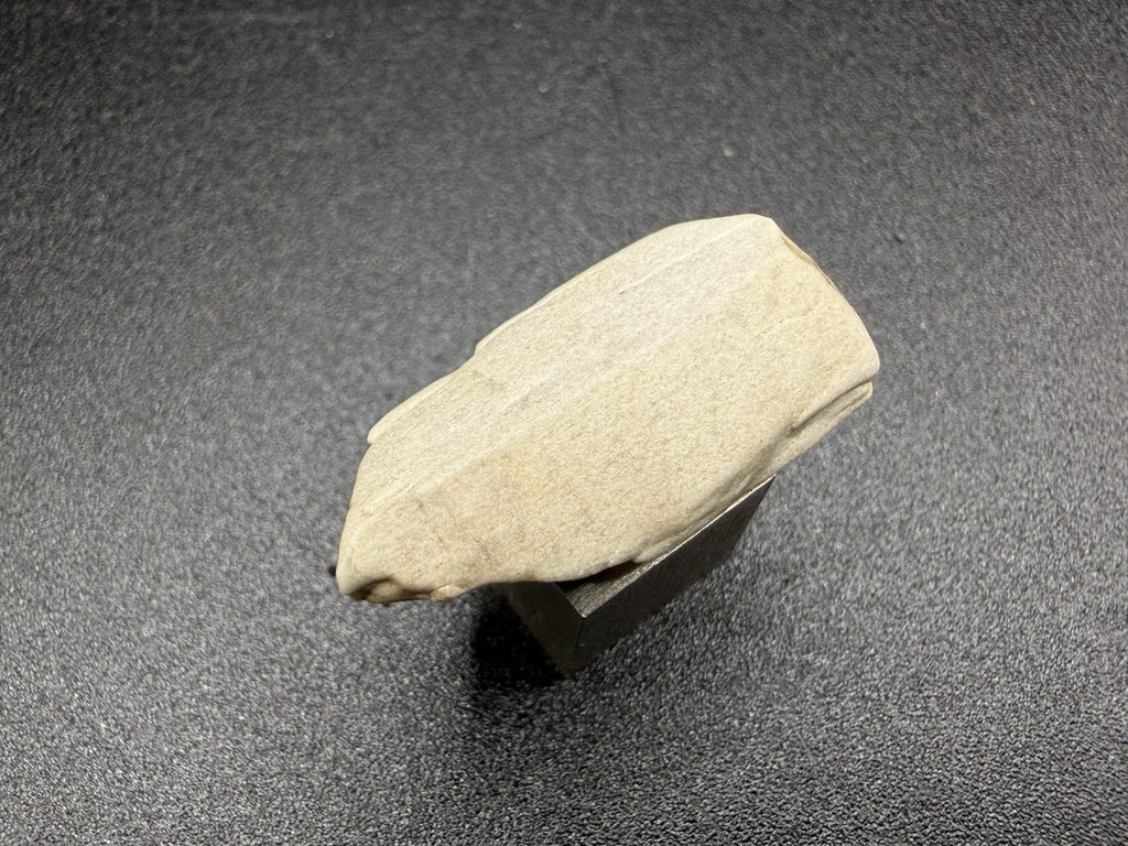 Sebkha el Melah 001 aubrite, 2.51g elongated cream colored enstatite crystal