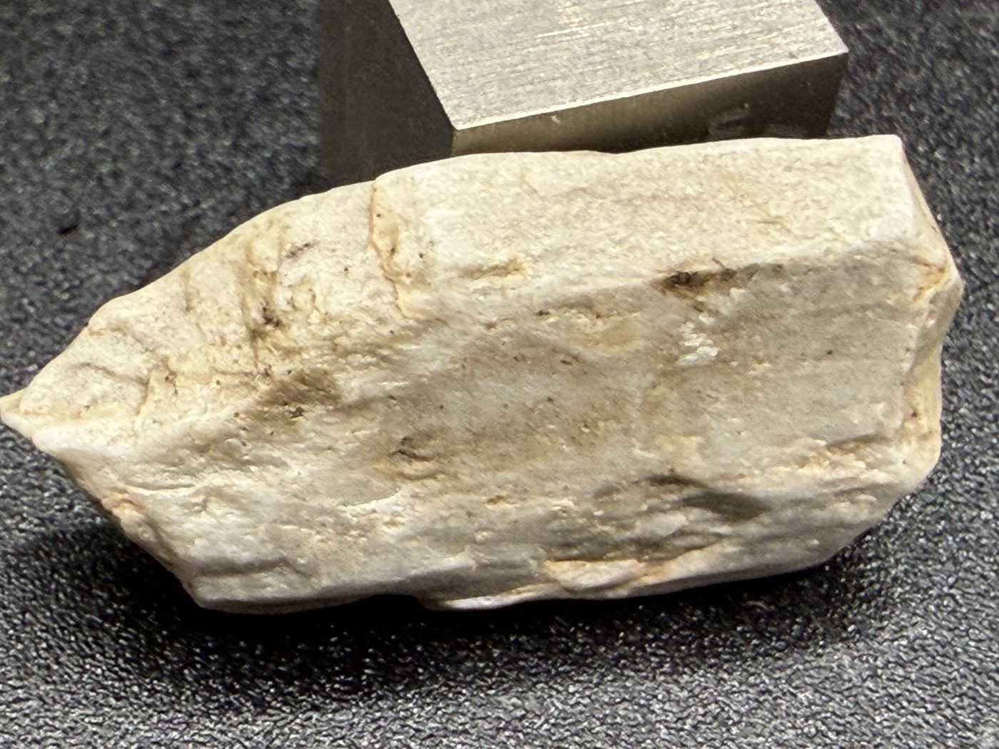 Sebkha el Melah 001 aubrite, 2.51g enstatite crystal, macro of tan surface patina